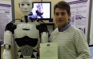 15-vjeçari shqiptar krijon robotin nga printeri 3D