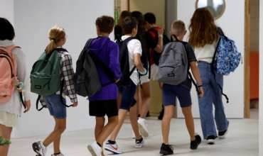 Franca i shpall “luftë” adoleshentëve të dhunshëm: Në shkollë deri në 6 pasdite